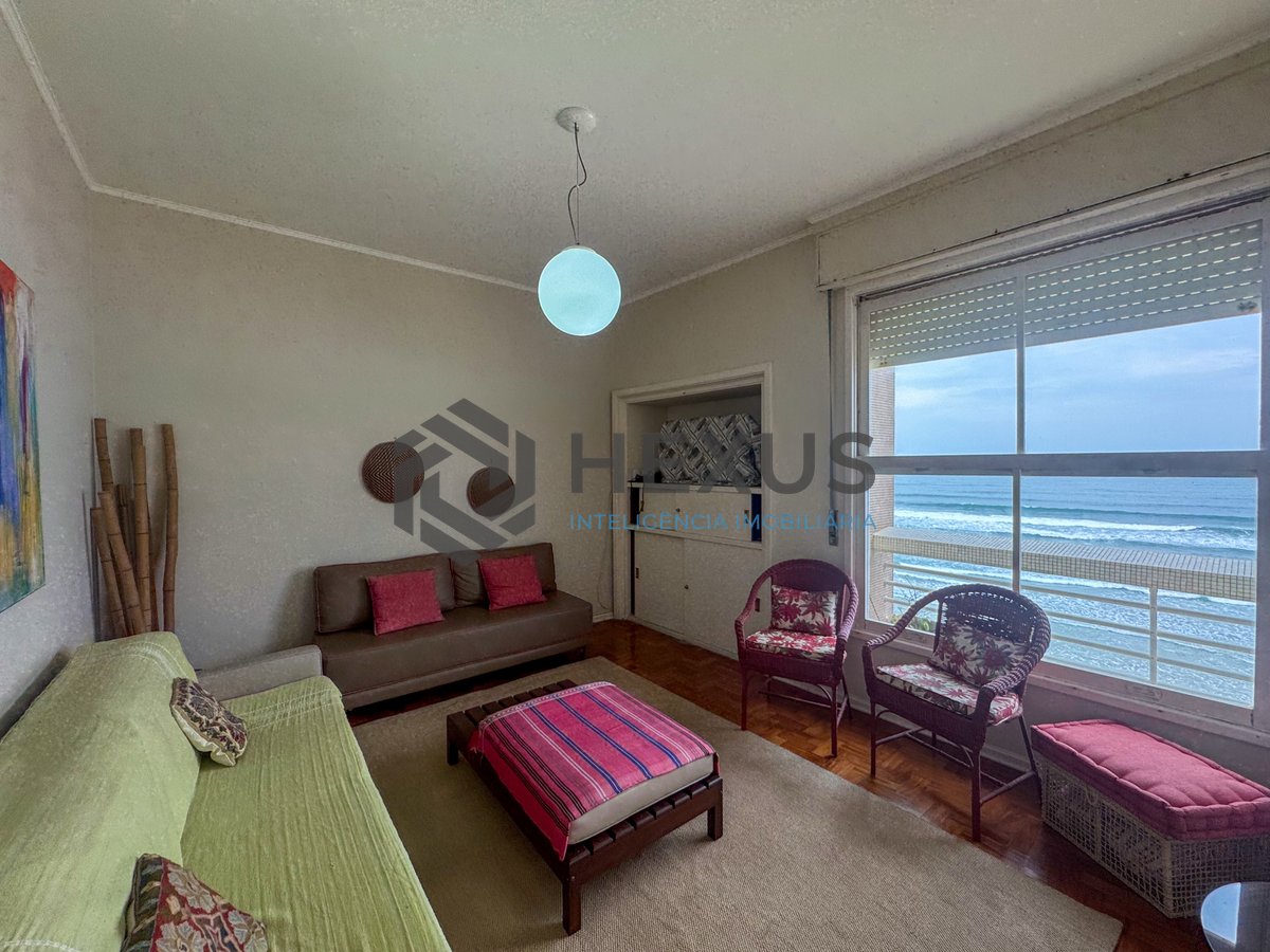 Foto 9 de Apartamento frente mar com varanda e vista mar na Praia das Pitangueiras, Guaruja
