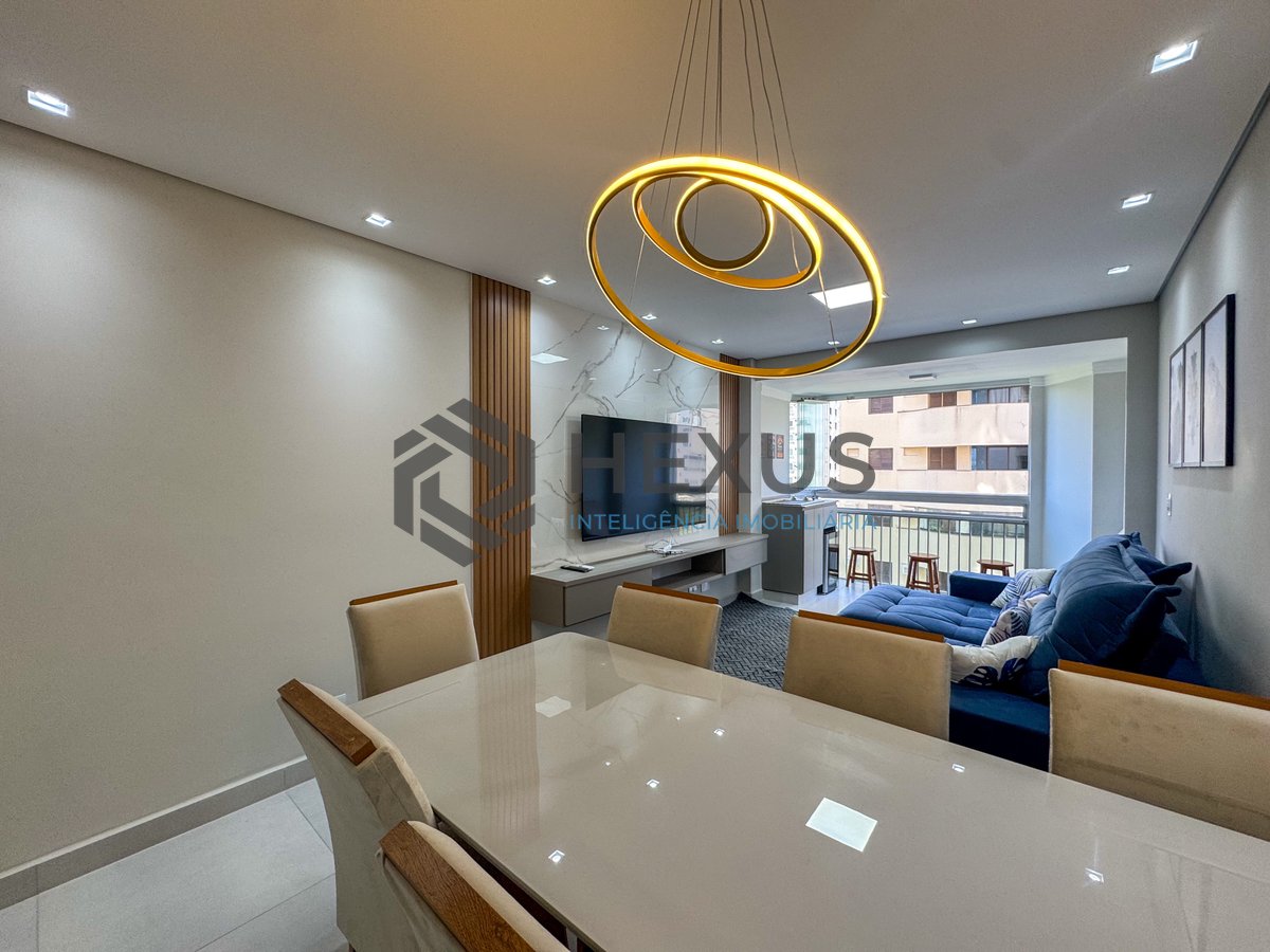 Foto 17 de Apartamento reformado com varanda gourmet na quadra-mar da Praia das Pitangueiras, Guaruja