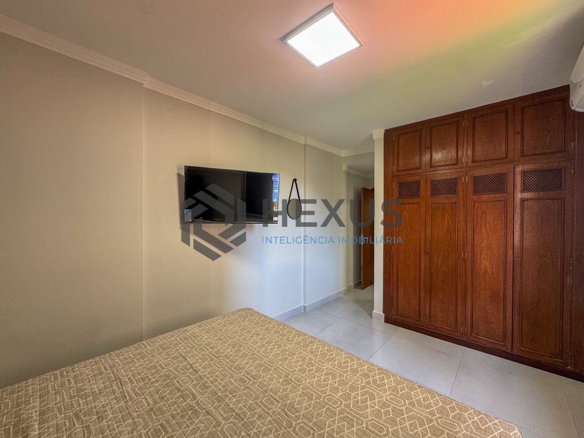 Foto 20 de Apartamento reformado com varanda gourmet na quadra-mar da Praia das Pitangueiras, Guaruja