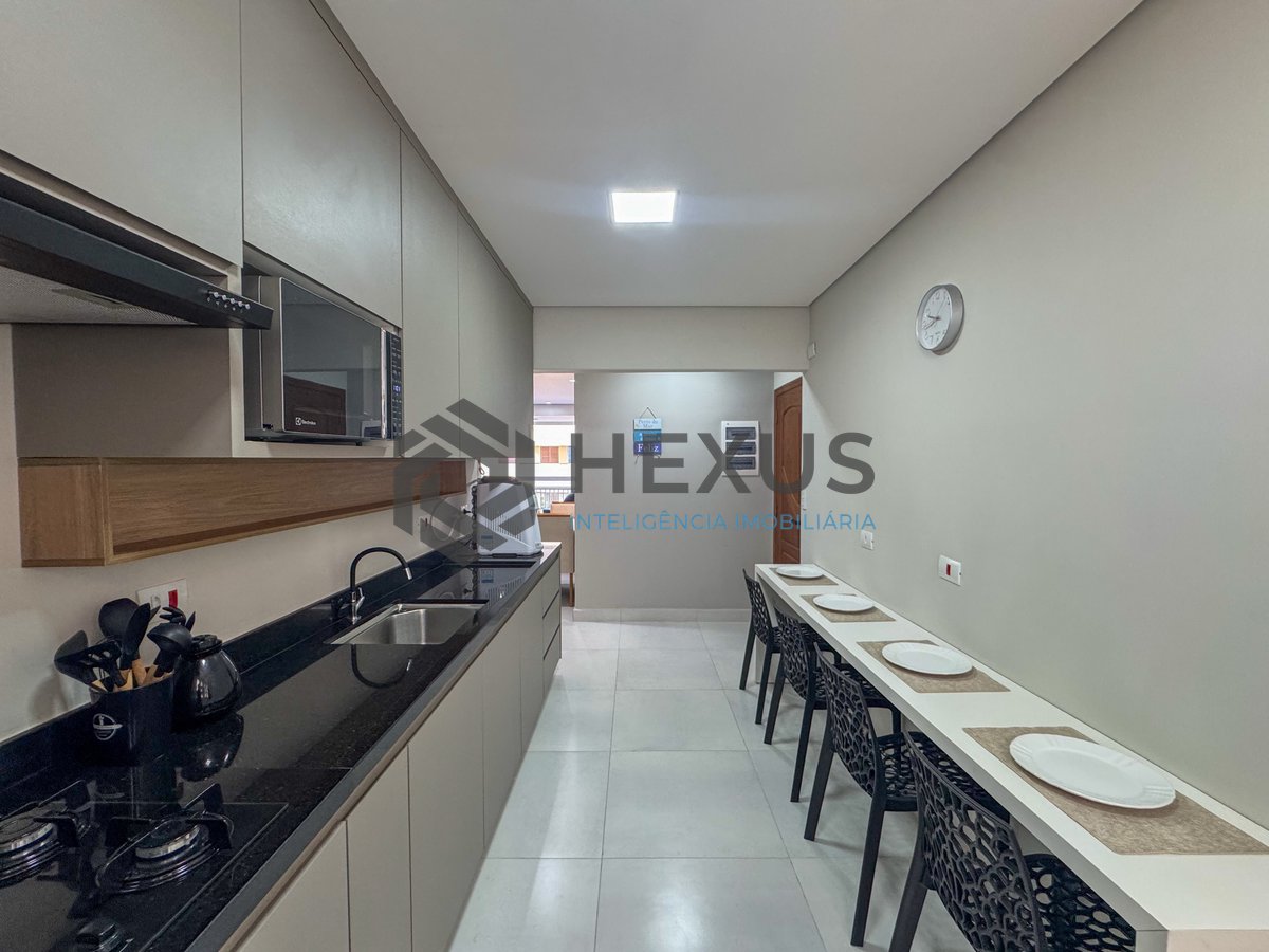 Foto 34 de Apartamento reformado com varanda gourmet na quadra-mar da Praia das Pitangueiras, Guaruja