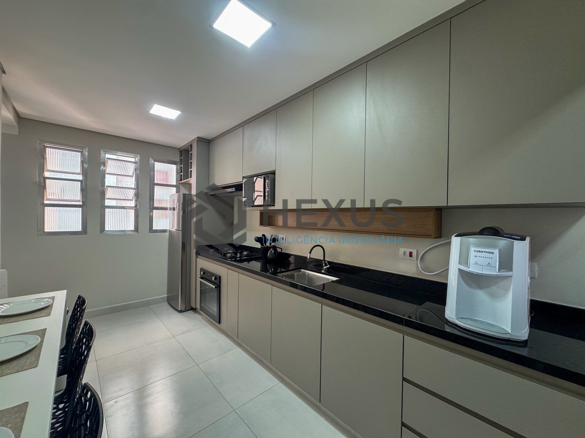 Foto 35 de Apartamento reformado com varanda gourmet na quadra-mar da Praia das Pitangueiras, Guaruja