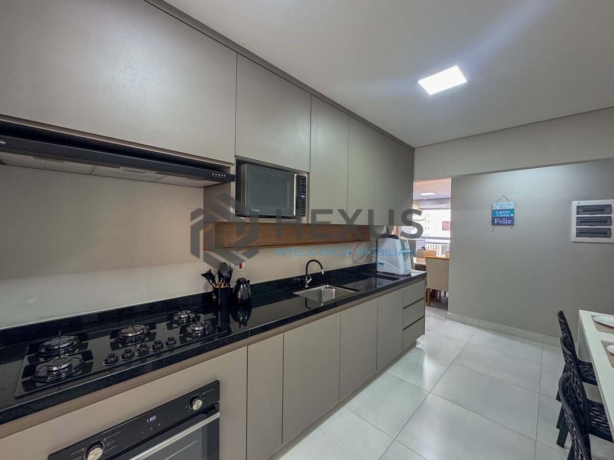 Foto 40 de Apartamento reformado com varanda gourmet na quadra-mar da Praia das Pitangueiras, Guaruja