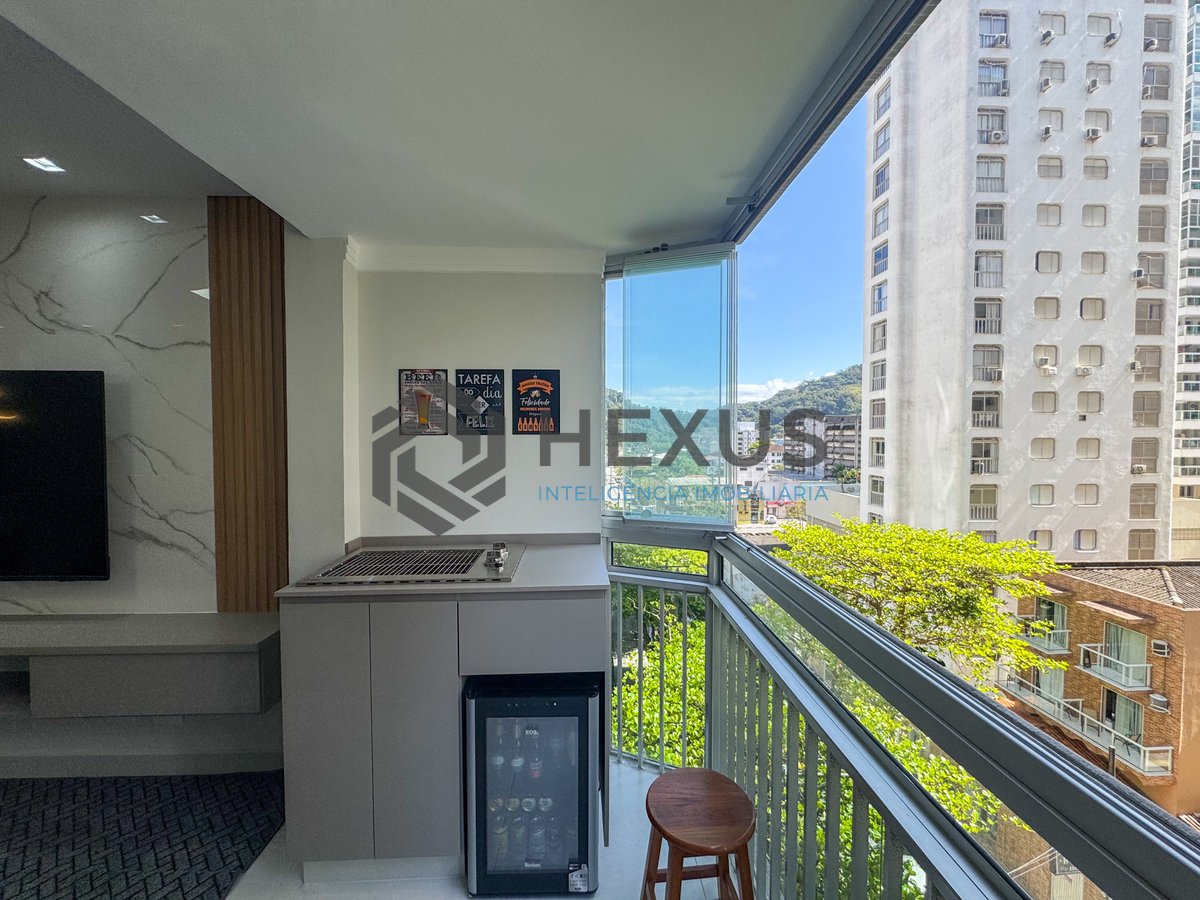 Foto 7 de Apartamento reformado com varanda gourmet na quadra-mar da Praia das Pitangueiras, Guaruja