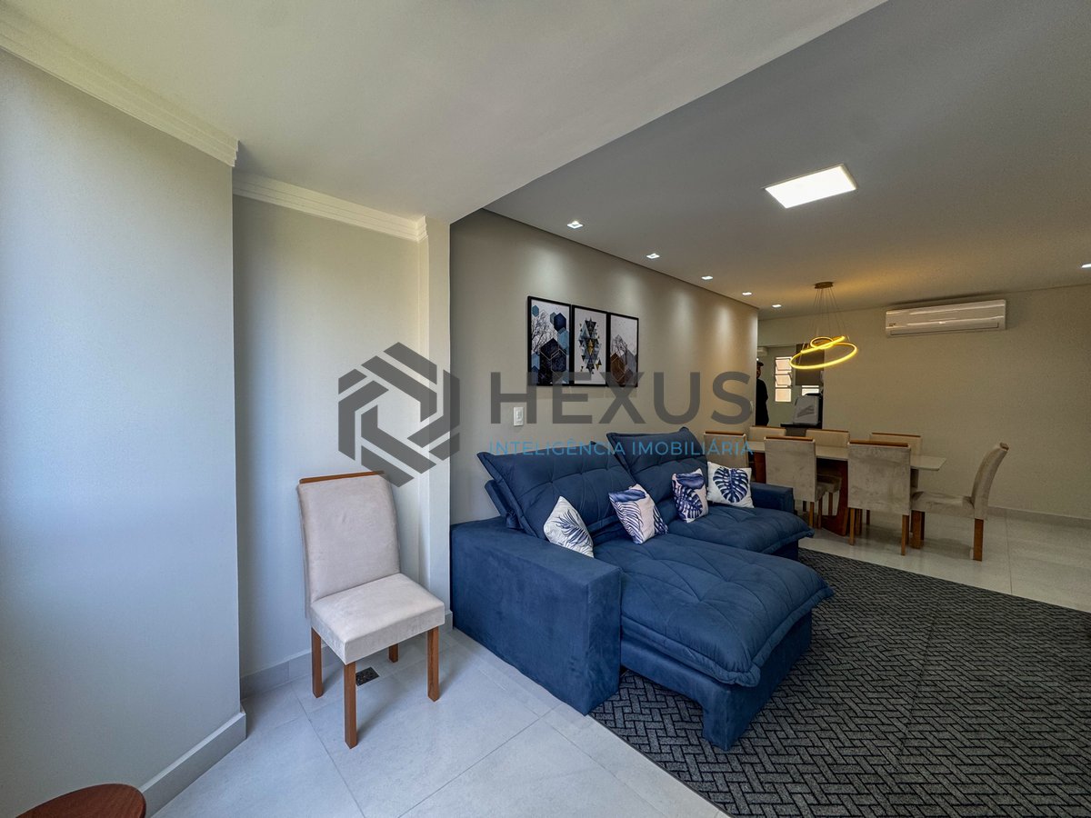 Foto 9 de Apartamento reformado com varanda gourmet na quadra-mar da Praia das Pitangueiras, Guaruja