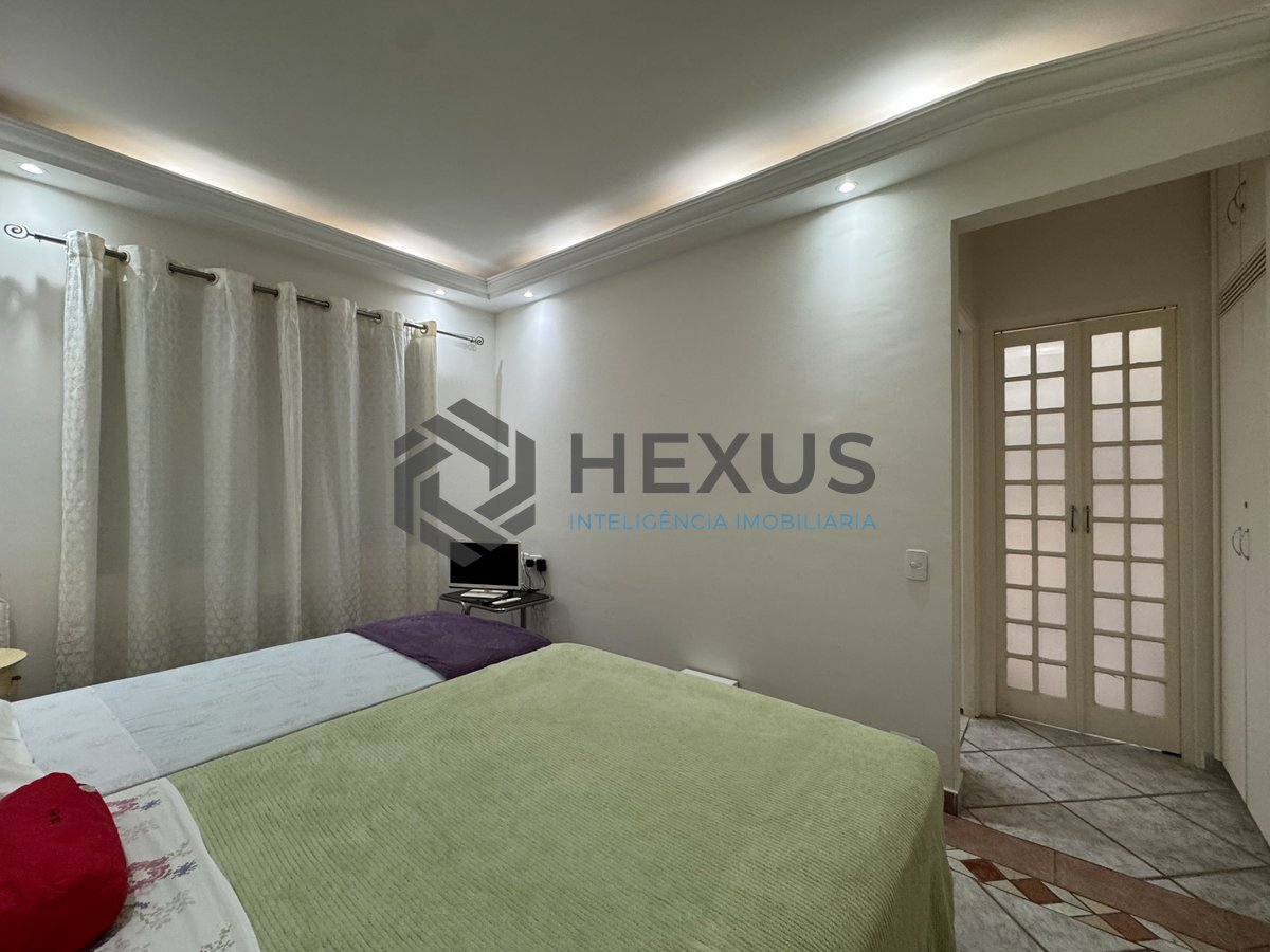 Foto 15 de Apartamento com varanda e lazer a uma quadra da Praia das Pitangueiras, Guaruja