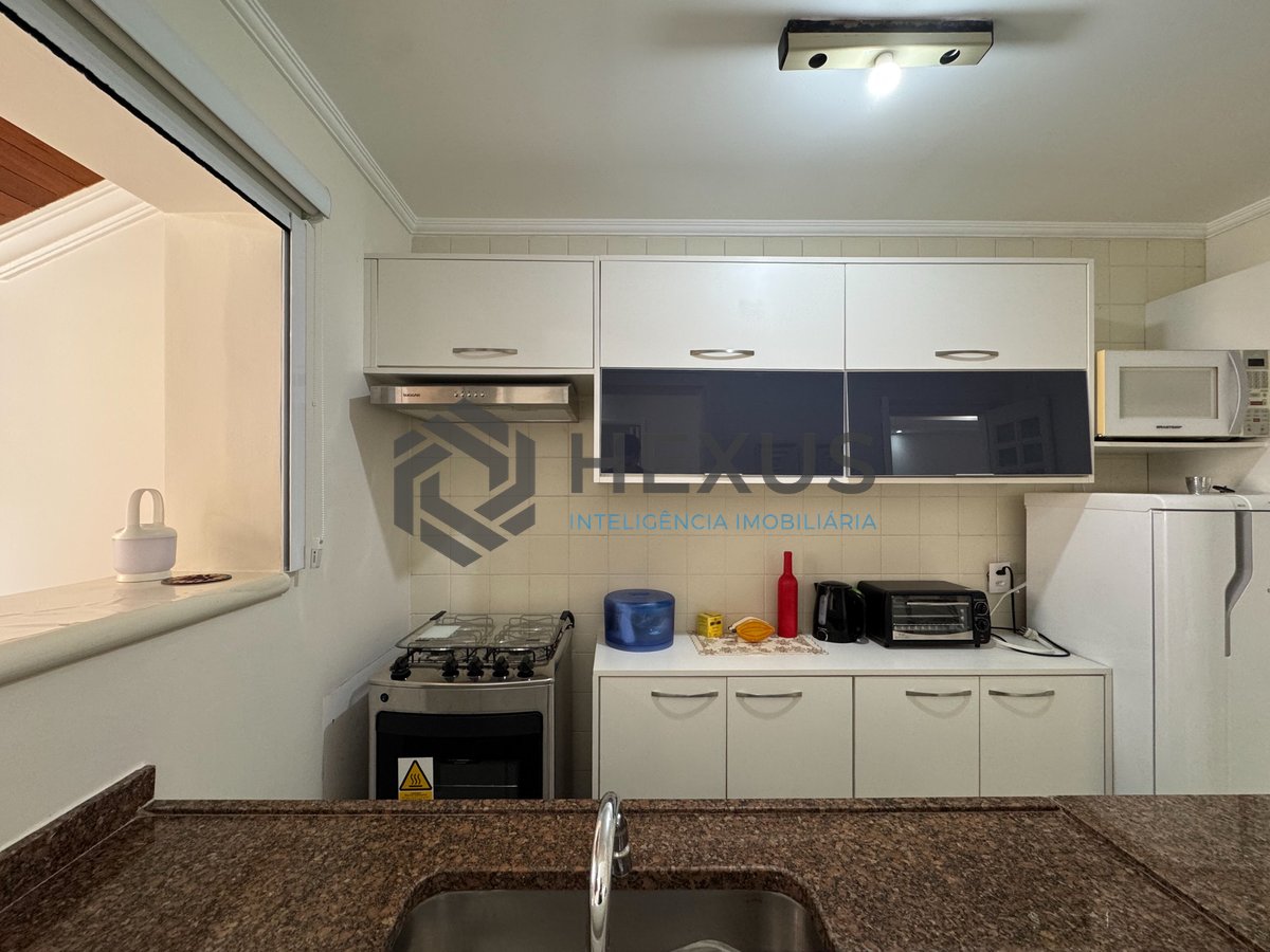 Foto 19 de Apartamento com varanda e lazer a uma quadra da Praia das Pitangueiras, Guaruja