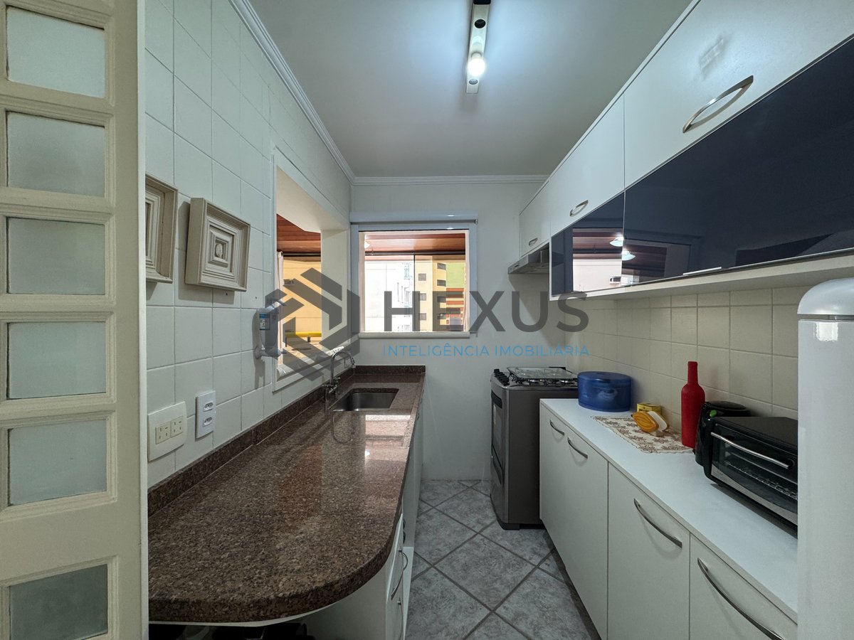 Foto 21 de Apartamento com varanda e lazer a uma quadra da Praia das Pitangueiras, Guaruja