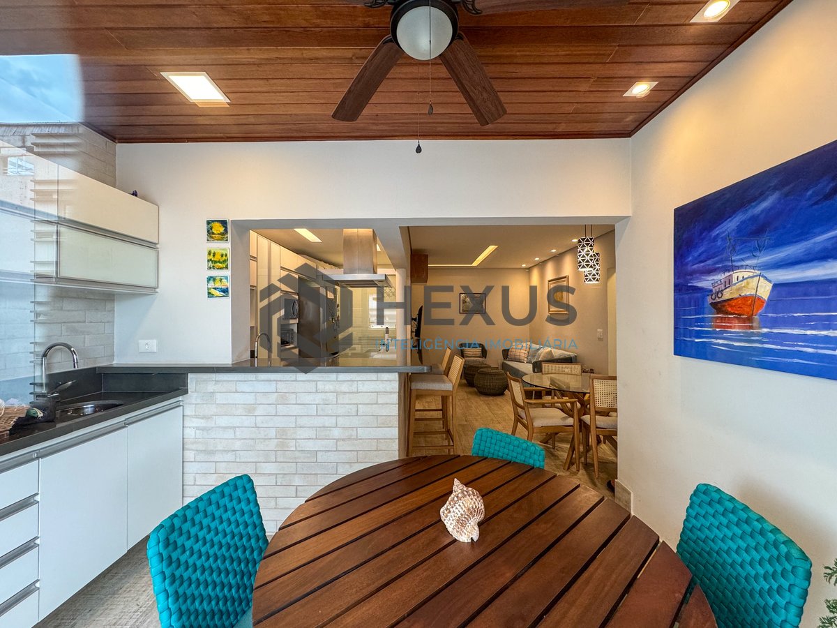 Foto 16 de Apartamento reformado com varanda e lazer a uma quadra da Praia das Pitangueiras, Guaruja