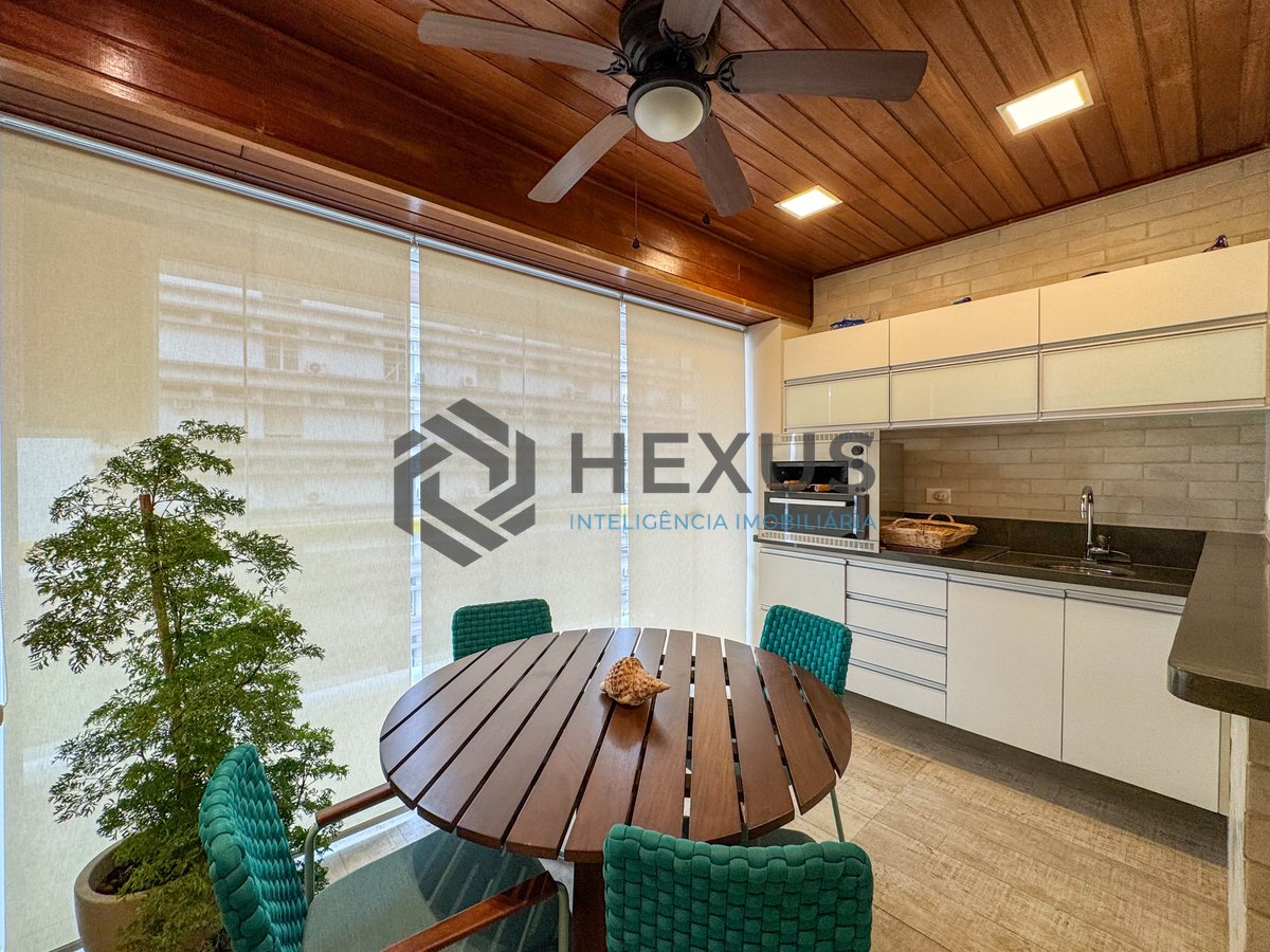 Foto 18 de Apartamento reformado com varanda e lazer a uma quadra da Praia das Pitangueiras, Guaruja