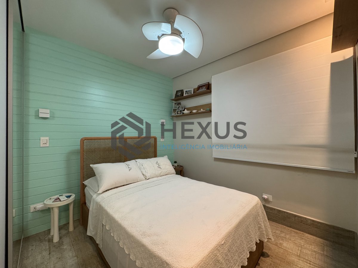 Foto 22 de Apartamento reformado com varanda e lazer a uma quadra da Praia das Pitangueiras, Guaruja