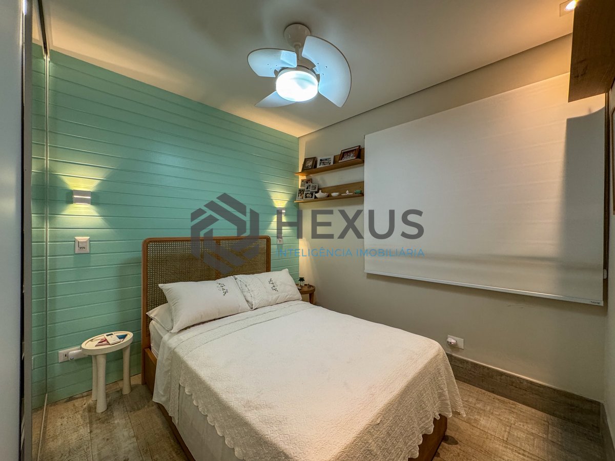 Foto 25 de Apartamento reformado com varanda e lazer a uma quadra da Praia das Pitangueiras, Guaruja