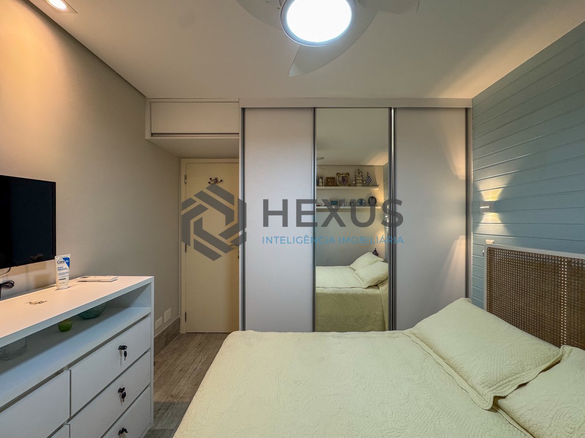 Foto 30 de Apartamento reformado com varanda e lazer a uma quadra da Praia das Pitangueiras, Guaruja