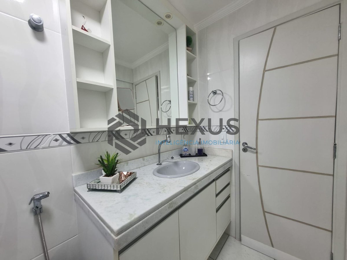 Foto 15 de Apartamento reformado e mobiliado a uma quadra da Praia das Pitangueiras, Guaruja