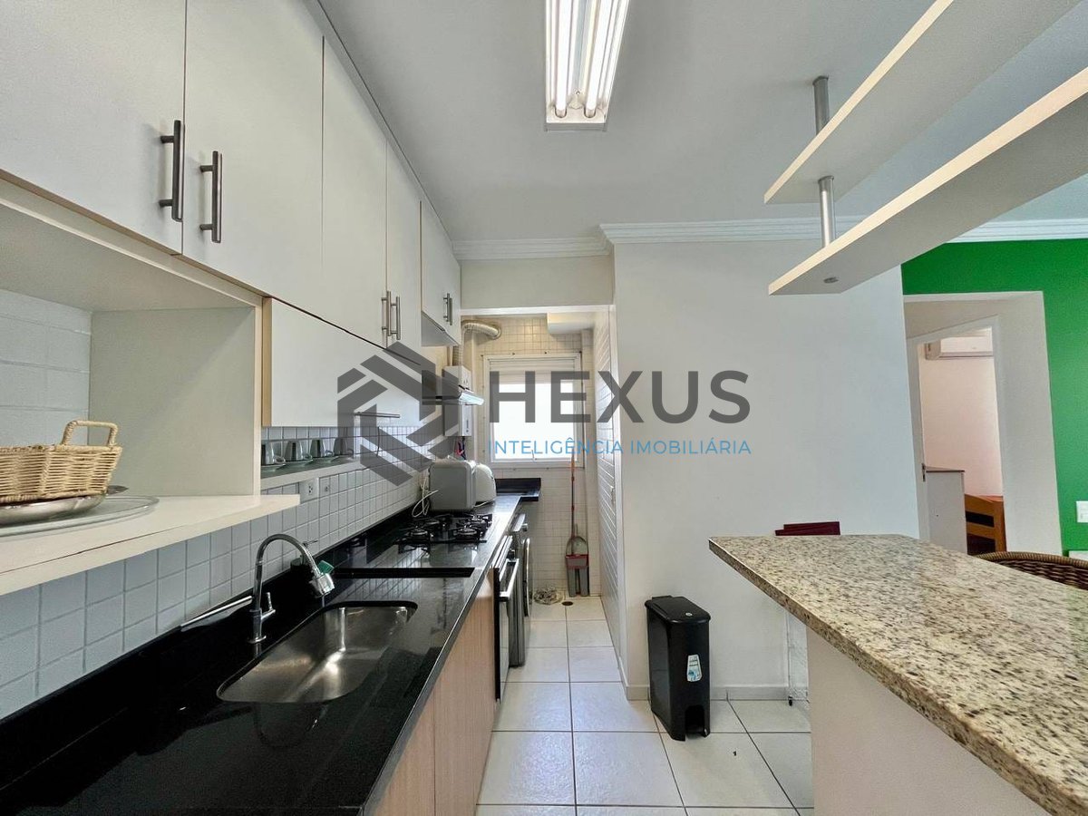 Foto 12 de Apartamento com varanda, vista mar e lazer na quadra mar da Praia das Pitangueiras, Guaruja