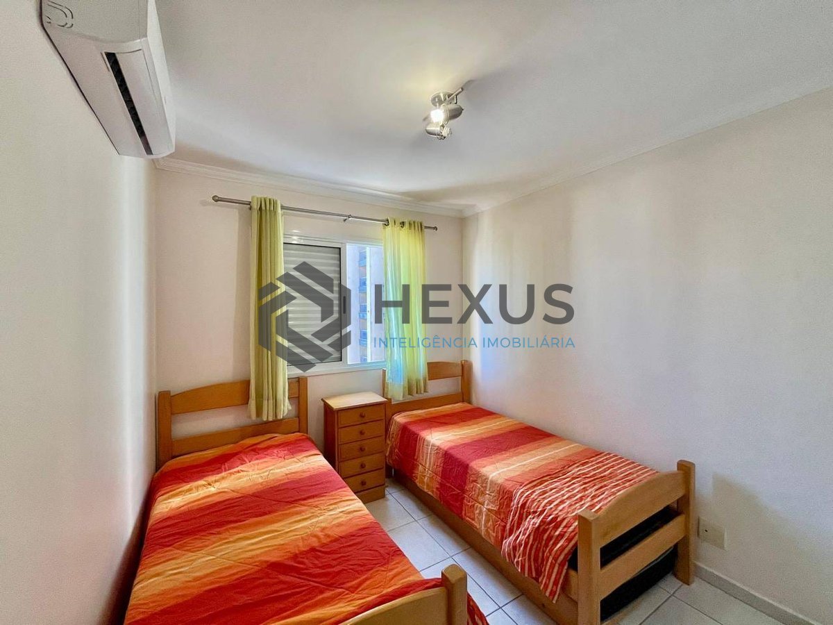 Foto 17 de Apartamento com varanda, vista mar e lazer na quadra mar da Praia das Pitangueiras, Guaruja