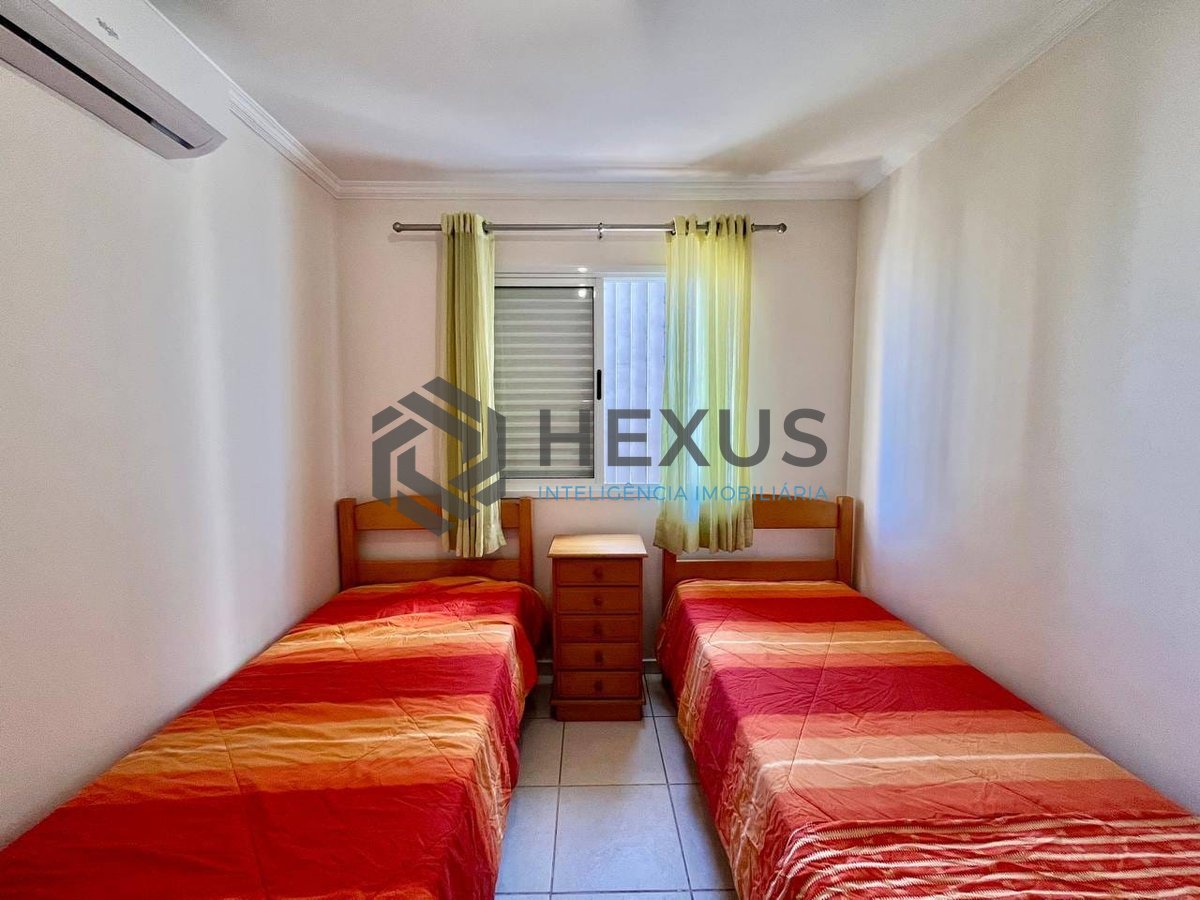 Foto 19 de Apartamento com varanda, vista mar e lazer na quadra mar da Praia das Pitangueiras, Guaruja