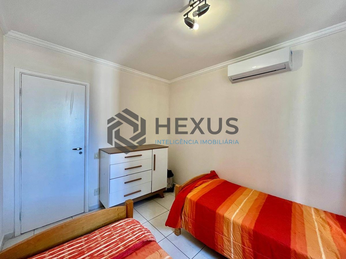 Foto 20 de Apartamento com varanda, vista mar e lazer na quadra mar da Praia das Pitangueiras, Guaruja