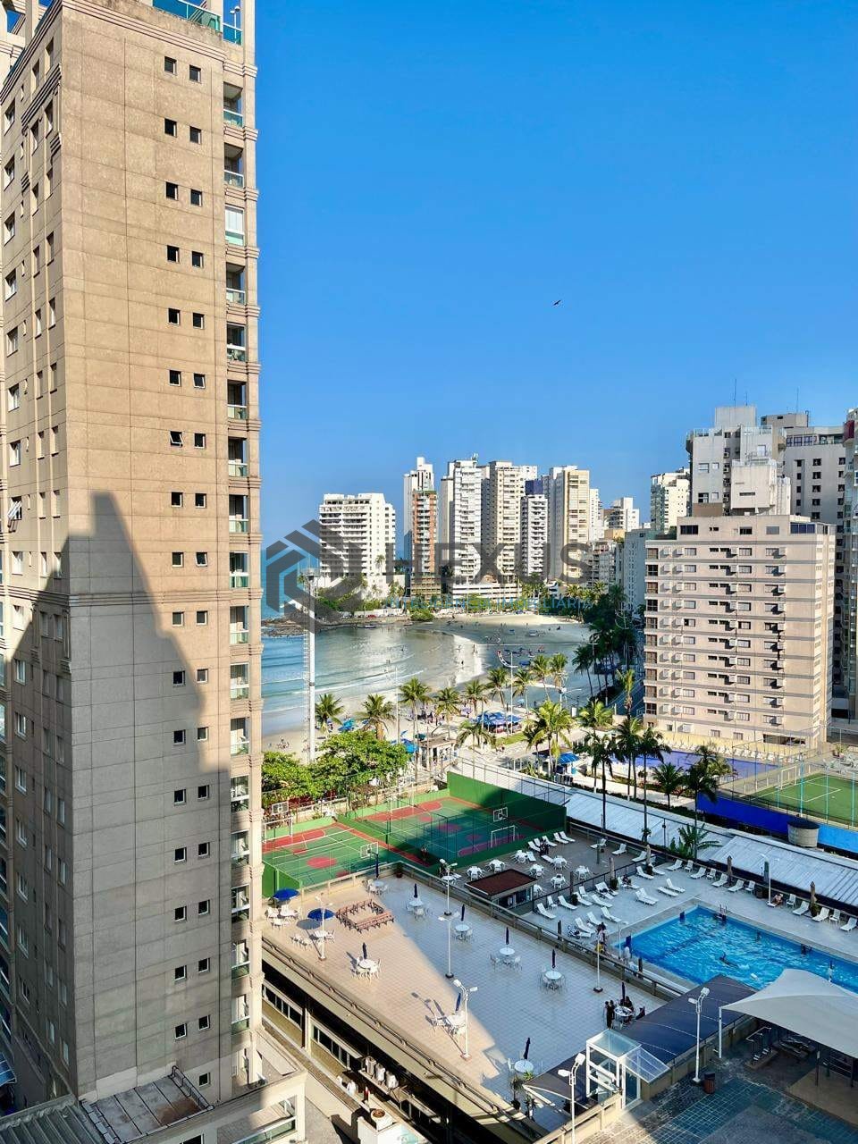 Foto 30 de Apartamento com varanda, vista mar e lazer na quadra mar da Praia das Pitangueiras, Guaruja