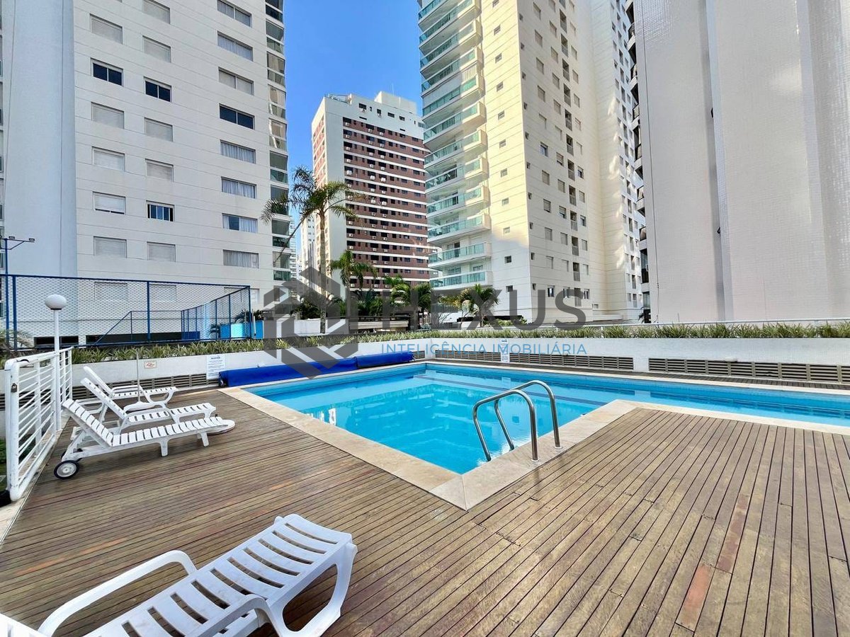 Foto 32 de Apartamento com varanda, vista mar e lazer na quadra mar da Praia das Pitangueiras, Guaruja