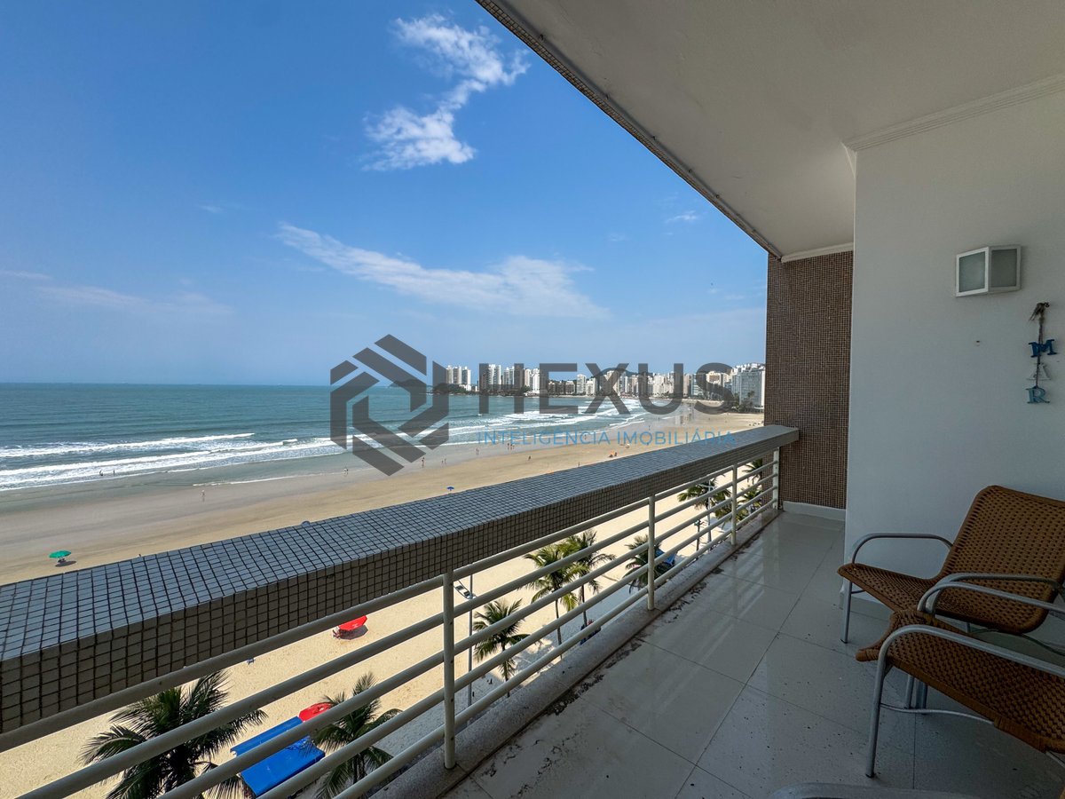 Foto 9 de Apartamento Reformado Frente mar com Varanda na Praia das  Pitangueiras, Guarujá