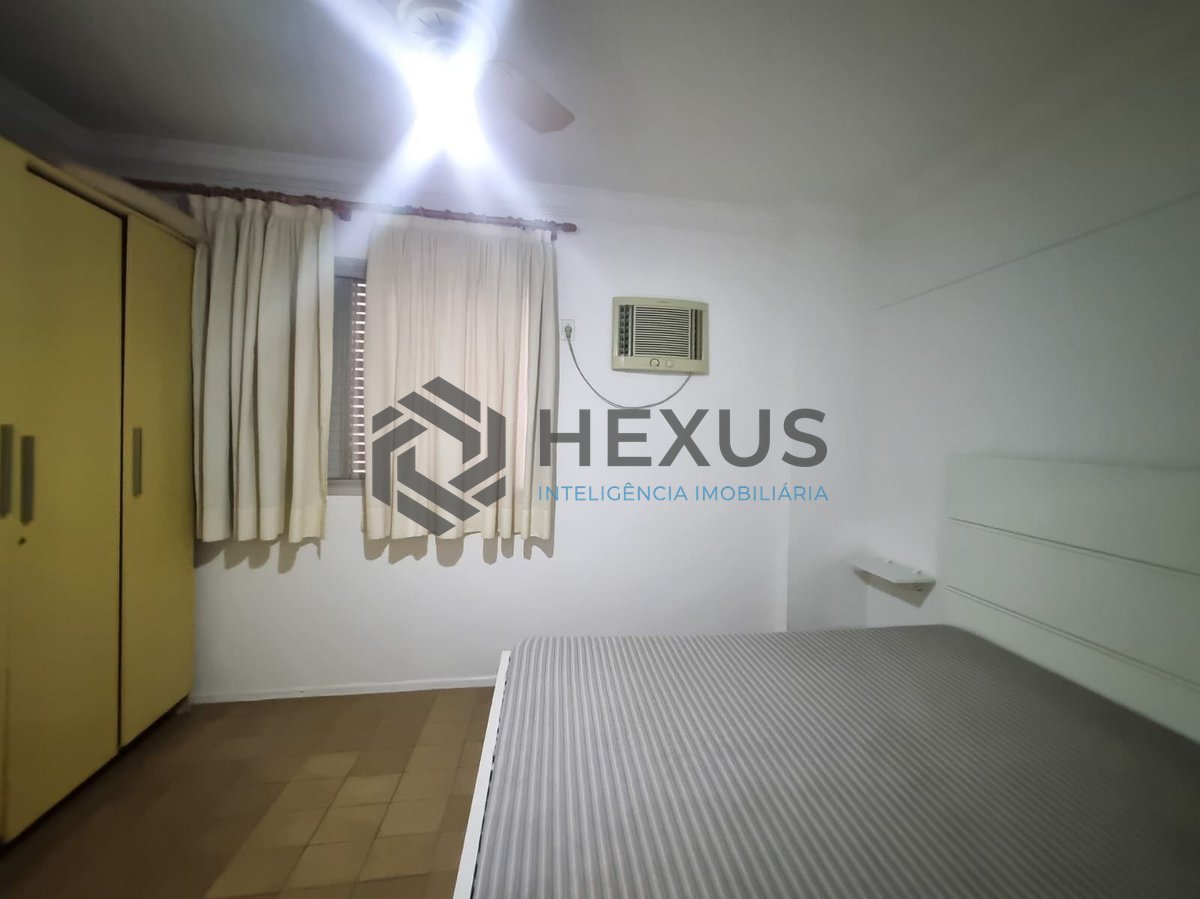 Foto 12 de Apartamento mobiliado com varanda e vista livre a uma quadra da Praia das Pitangueiras, Guaruja