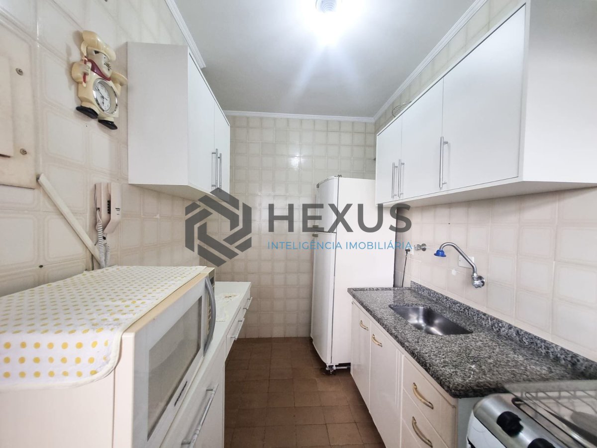 Foto 16 de Apartamento mobiliado com varanda e vista livre a uma quadra da Praia das Pitangueiras, Guaruja