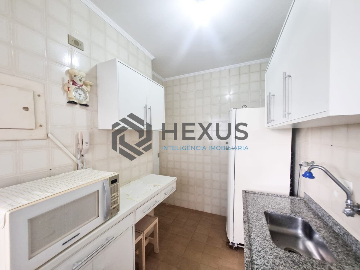 Foto 18 de Apartamento mobiliado com varanda e vista livre a uma quadra da Praia das Pitangueiras, Guaruja