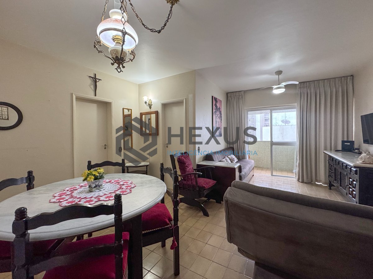 Foto 2 de Apartamento com varanda e vista mar a uma quadra da Praia das Pitangueiras, Guaruja