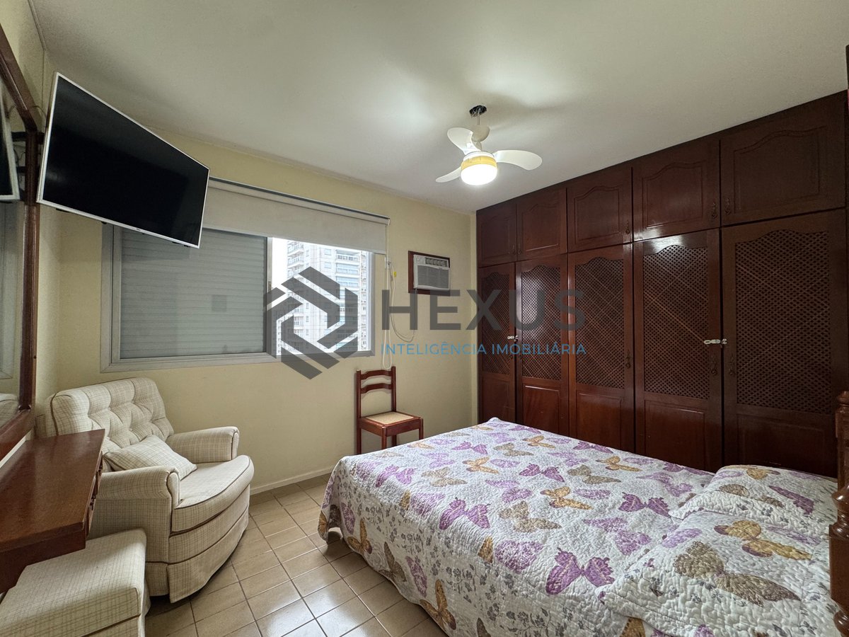 Foto 14 de Apartamento com varanda e vista mar a uma quadra da Praia das Pitangueiras, Guaruja