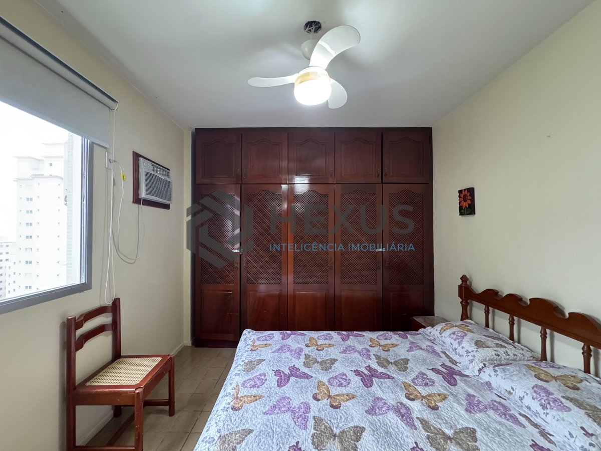 Foto 15 de Apartamento com varanda e vista mar a uma quadra da Praia das Pitangueiras, Guaruja