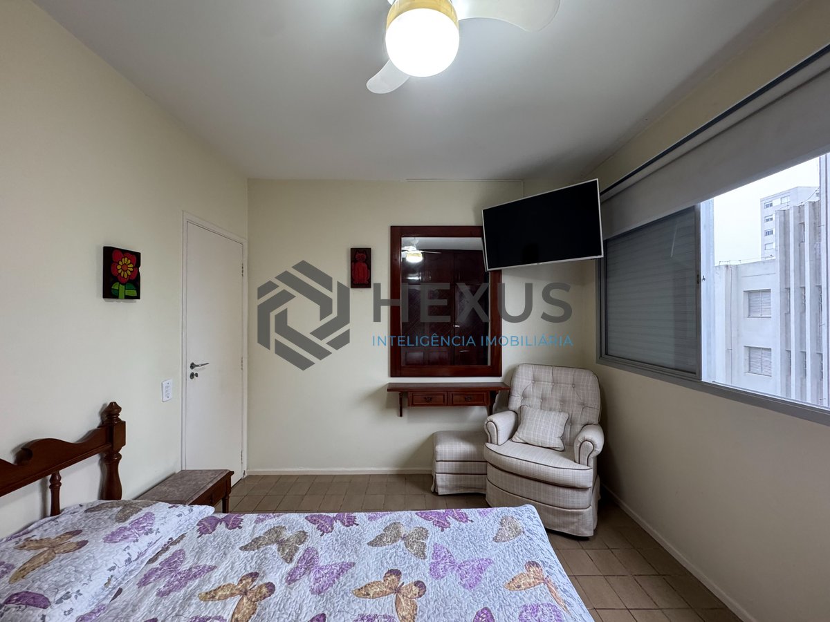Foto 16 de Apartamento com varanda e vista mar a uma quadra da Praia das Pitangueiras, Guaruja