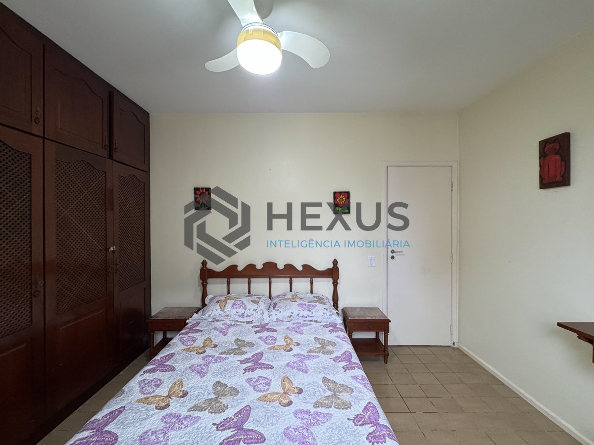 Foto 17 de Apartamento com varanda e vista mar a uma quadra da Praia das Pitangueiras, Guaruja