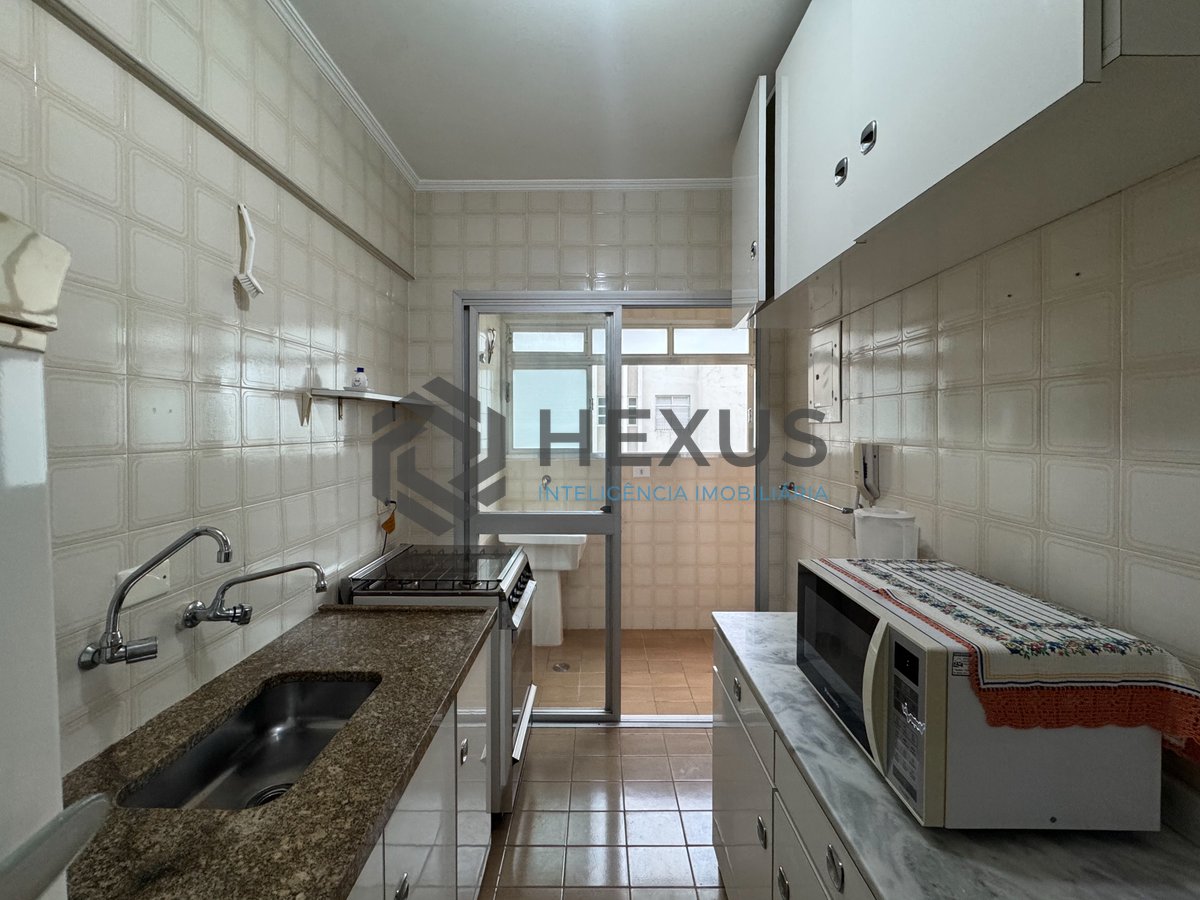 Foto 20 de Apartamento com varanda e vista mar a uma quadra da Praia das Pitangueiras, Guaruja