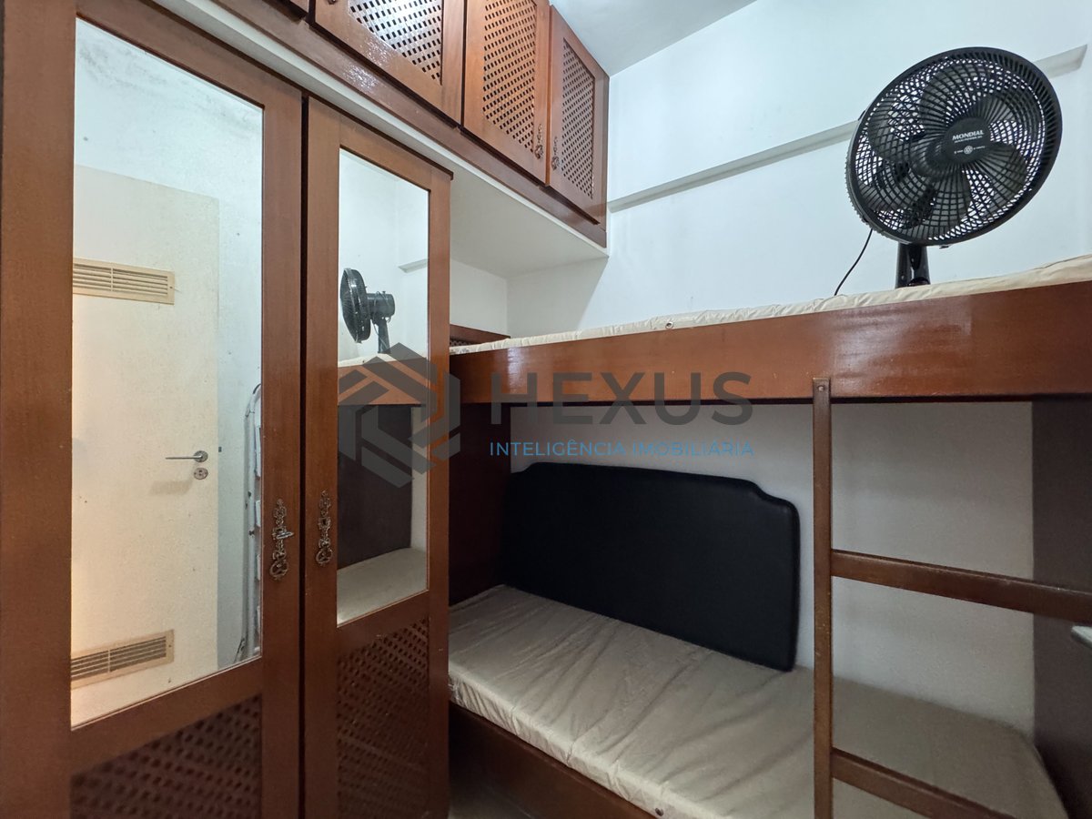 Foto 25 de Apartamento com varanda e vista mar a uma quadra da Praia das Pitangueiras, Guaruja