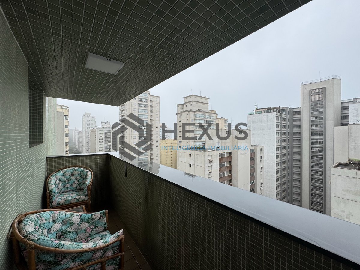 Foto 4 de Apartamento com varanda e vista mar a uma quadra da Praia das Pitangueiras, Guaruja
