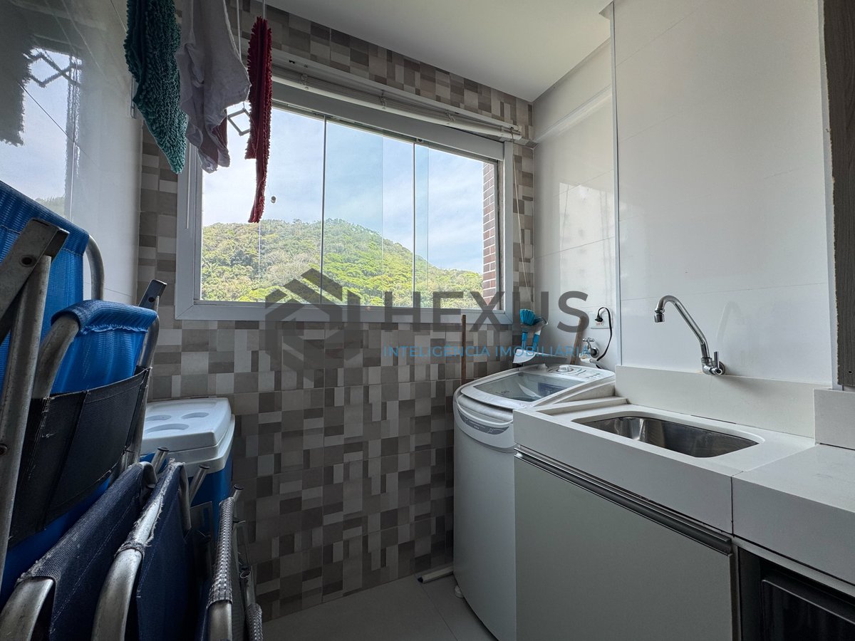 Foto 17 de Apartamento reformado, mobiliado, despesas baixas, duas quadras da Praia das Pitangueiras, Guaruja