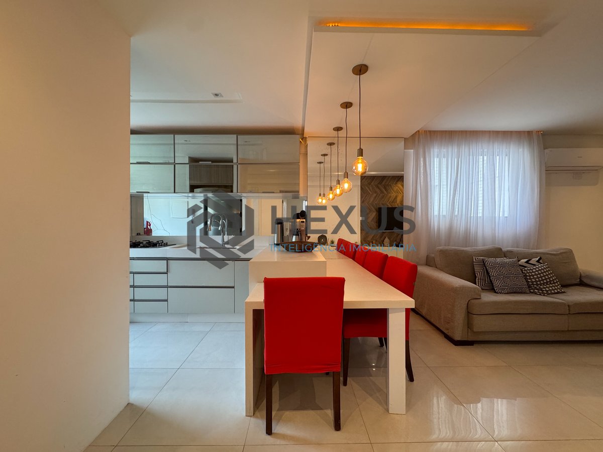 Foto 5 de Apartamento reformado, mobiliado, despesas baixas, duas quadras da Praia das Pitangueiras, Guaruja