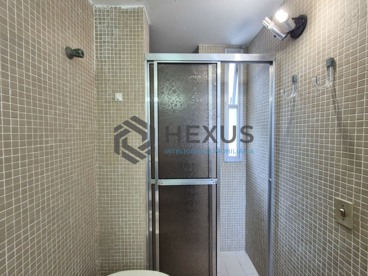 Foto 18 de Apartamento com varanda e lazer na Praia das Pitangueiras, Guaruja