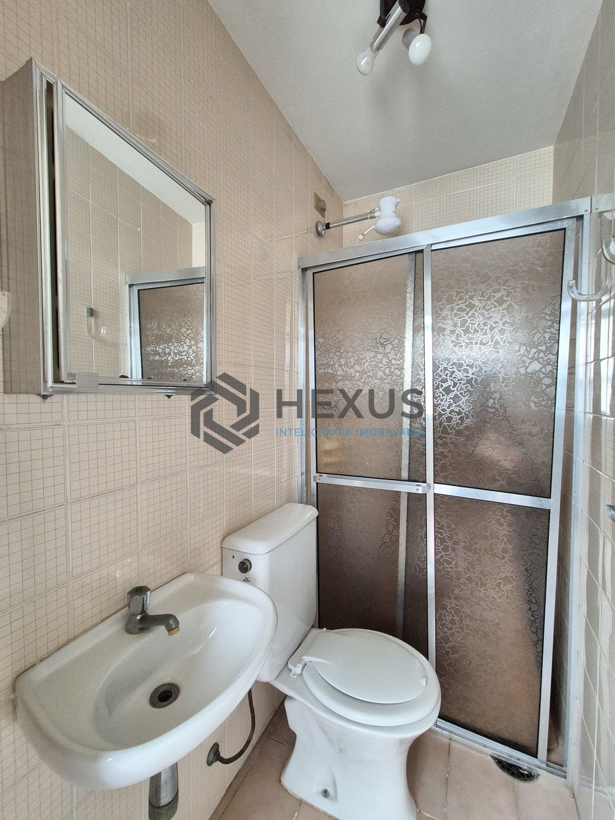 Foto 29 de Apartamento com varanda e lazer na Praia das Pitangueiras, Guaruja