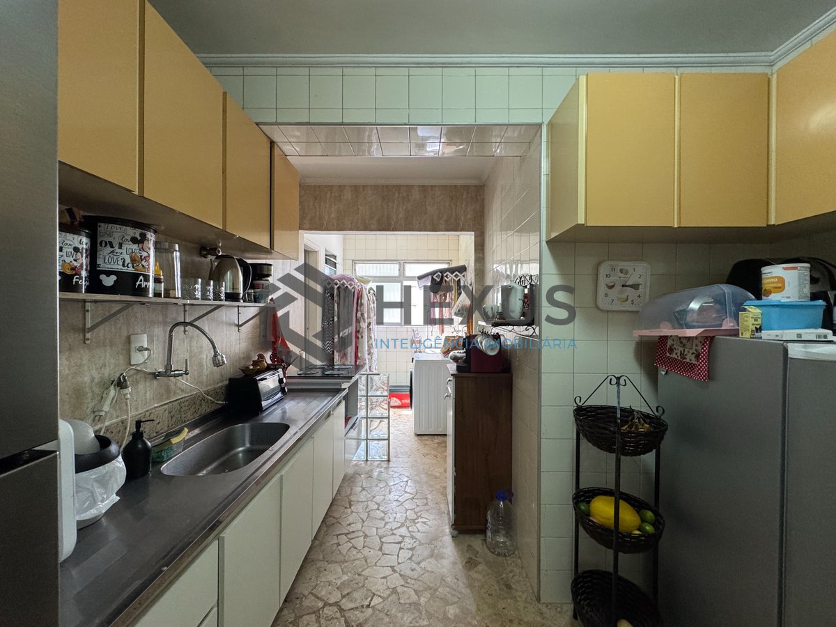Foto 20 de Apartamento com varanda e vista mar na quadra mar da Praia das Pitangueiras, Guaruja