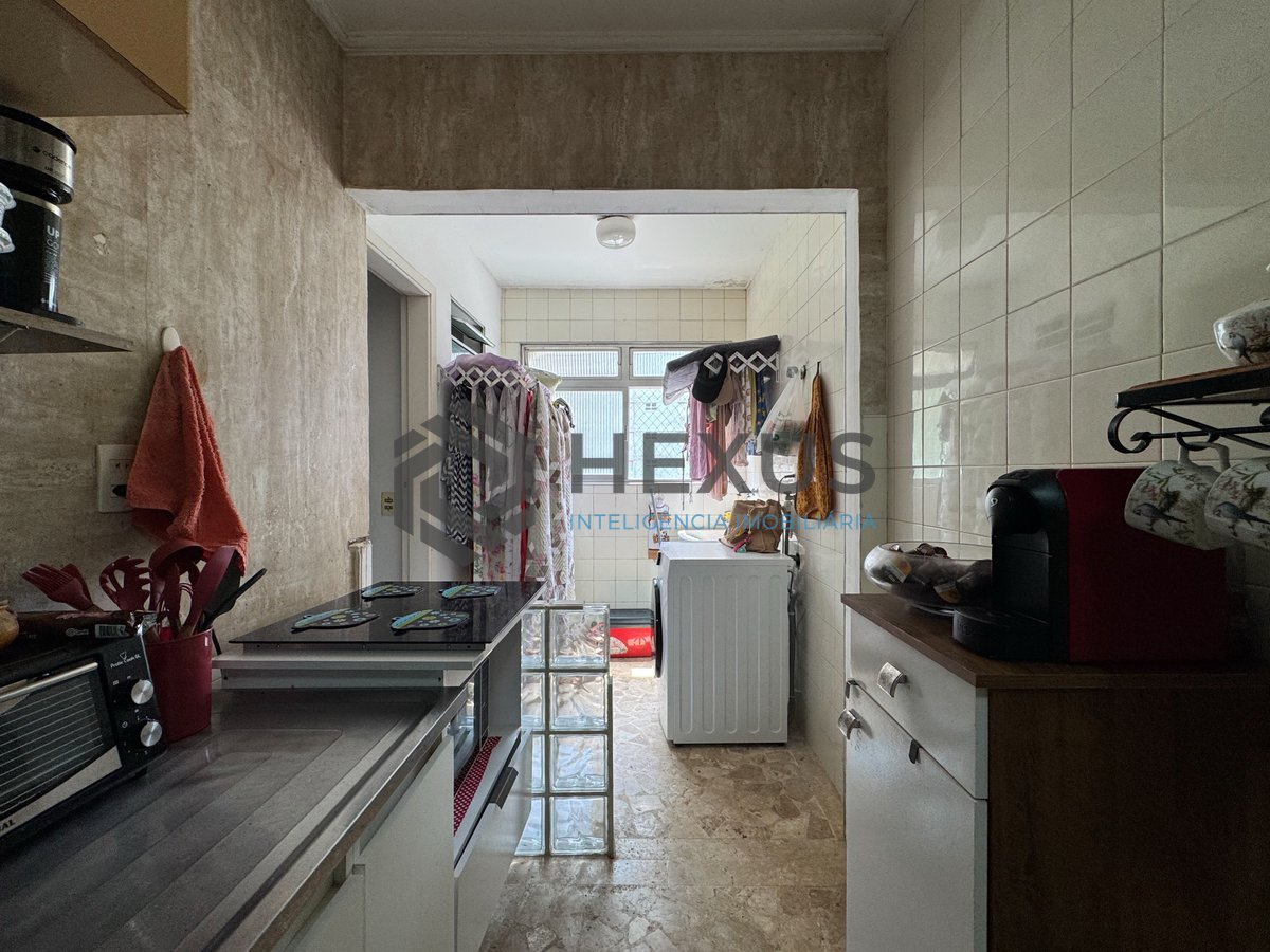 Foto 22 de Apartamento com varanda e vista mar na quadra mar da Praia das Pitangueiras, Guaruja