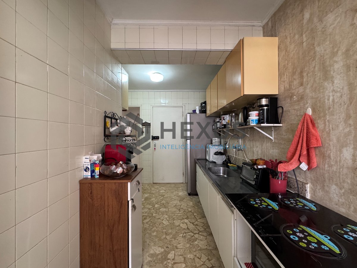Foto 23 de Apartamento com varanda e vista mar na quadra mar da Praia das Pitangueiras, Guaruja