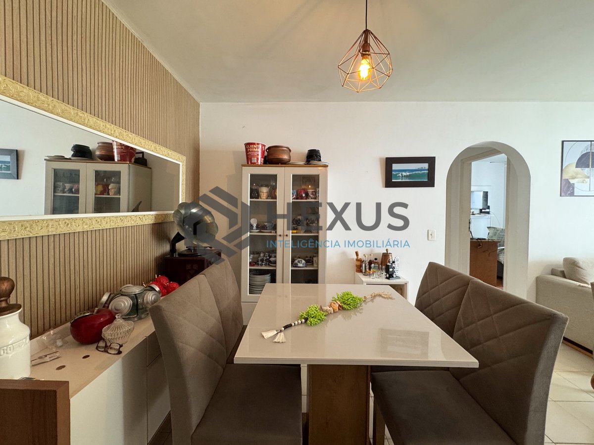 Foto 9 de Apartamento com varanda e vista mar na quadra mar da Praia das Pitangueiras, Guaruja