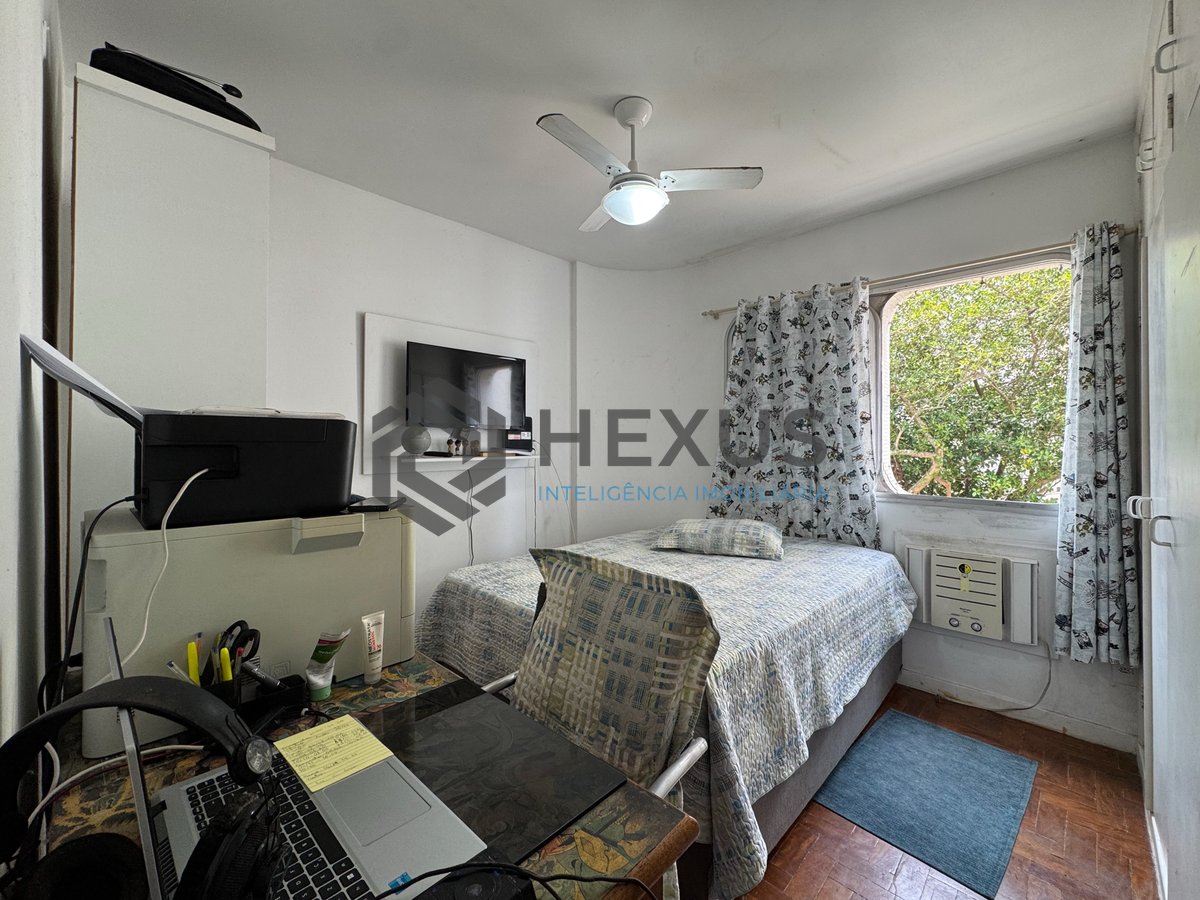 Foto 10 de Apartamento com varanda e vista mar na quadra mar da Praia das Pitangueiras, Guaruja