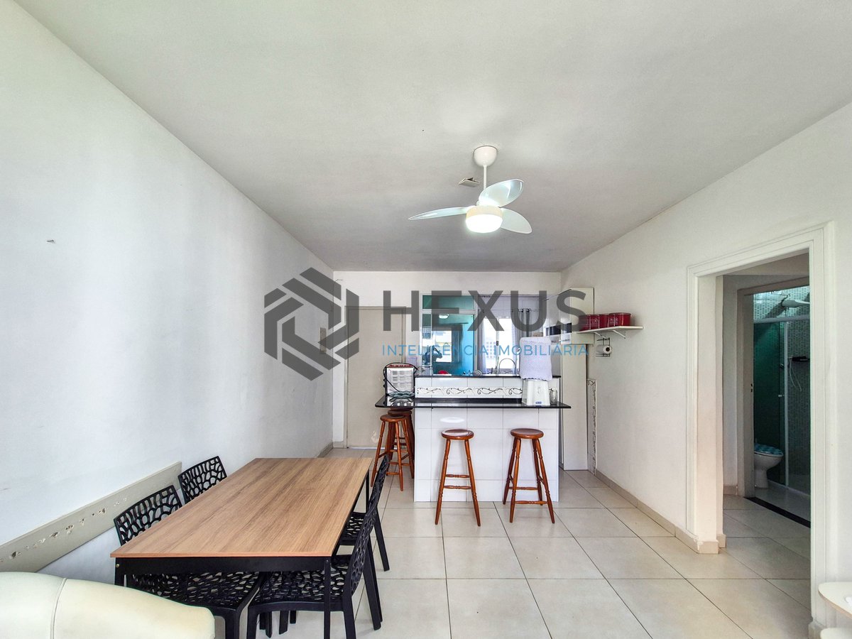 Foto 2 de Apartamento mobiliado a duas quadras da Praia das Pitangueiras, Guaruja