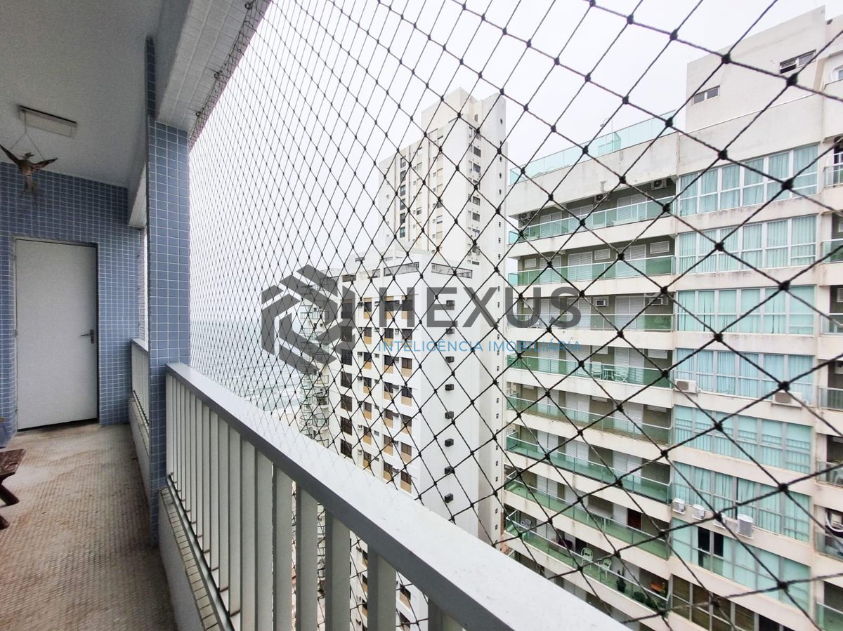 Foto 8 de Apartamento com varanda e vista mar na quadra-mar da Praia das Pitangueiras, Guaruja