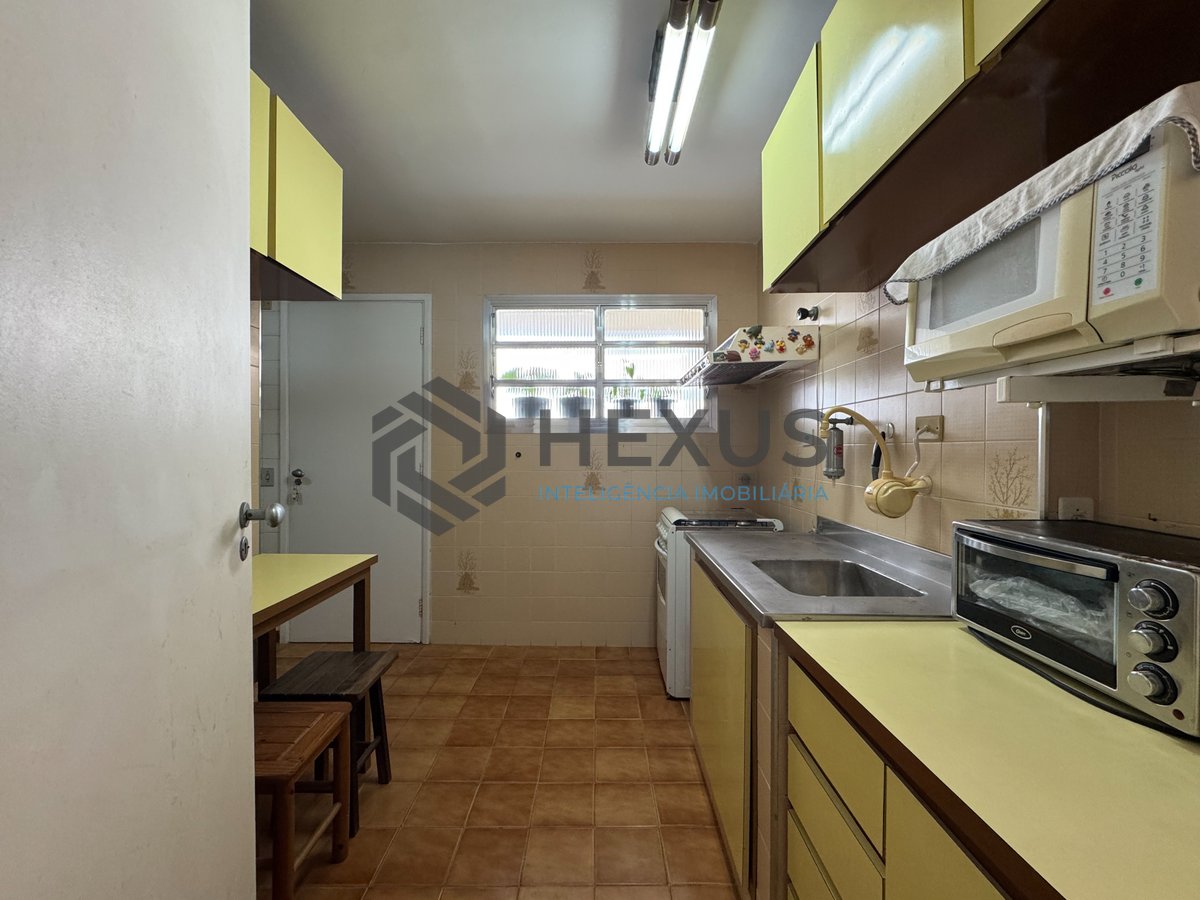 Foto 14 de Apartamento com varanda e vista mar na quadra mar da Praia das Pitangueiras, Guaruja