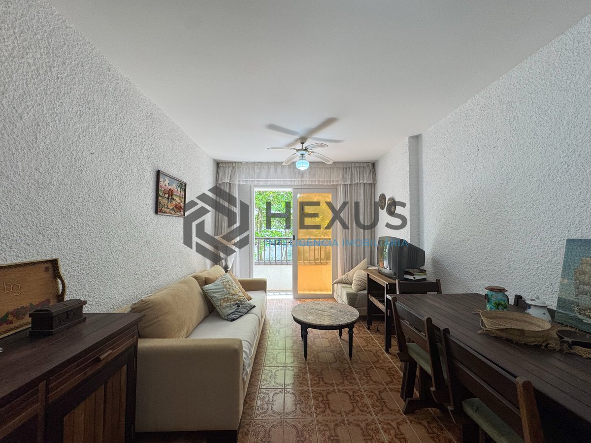 Foto 4 de Apartamento com varanda e vista mar na quadra mar da Praia das Pitangueiras, Guaruja