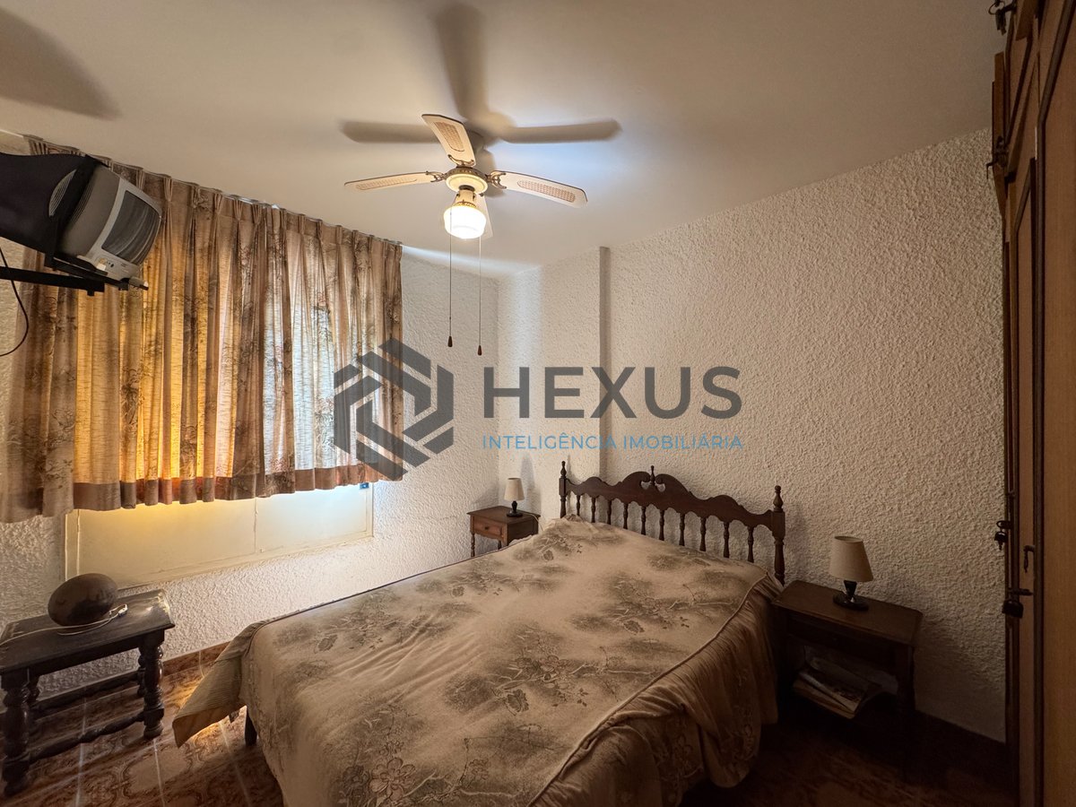 Foto 10 de Apartamento com varanda e vista mar na quadra mar da Praia das Pitangueiras, Guaruja