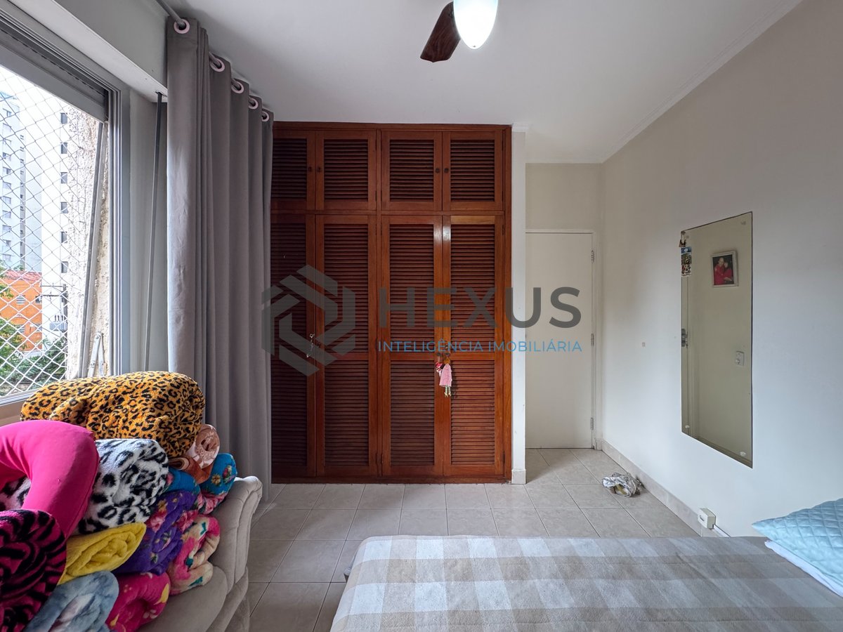 Foto 19 de Apartamento com varanda a uma quadra da Praia das Pitangueiras, Guaruja
